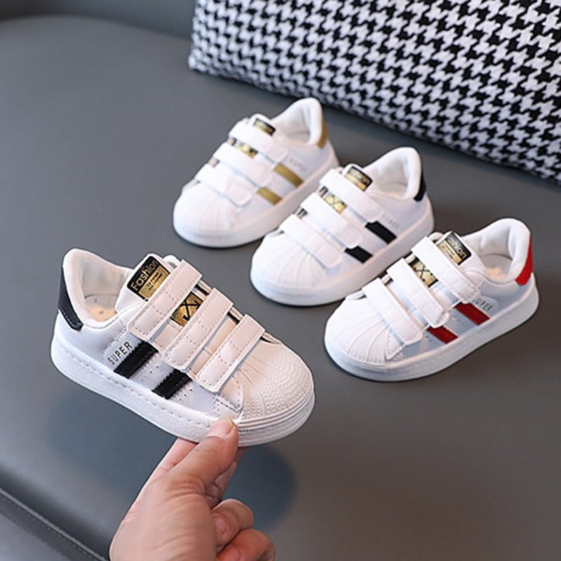 Zapatillas de deporte para niños y niñas, zapatos informales antideslizantes de diseño de moda, transpirables con gancho, color blanco, para exteriores Zapatillas de deporte para niños y niñas, zapatos informales antideslizantes de diseño de moda, transpirables con gancho, color blanco, para exteriores